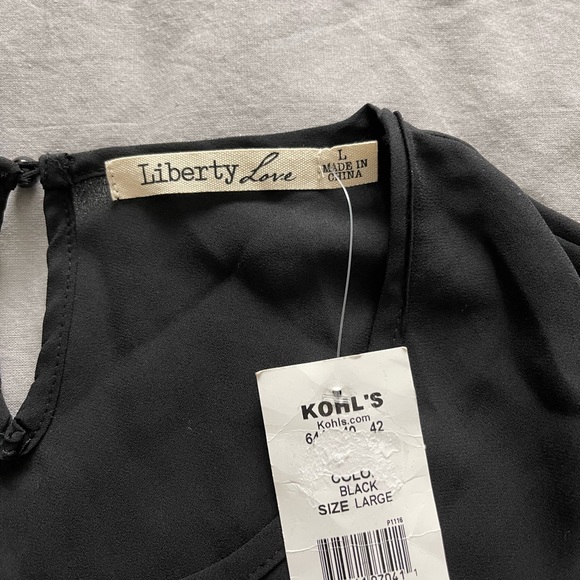 Women’s Black Blouse with Floral Short-sleeves Size Large - Picture 4 of 4